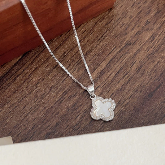 5 bedeutungsvolle Schmuckstücke für deine Mama – von Herzen geschenkt