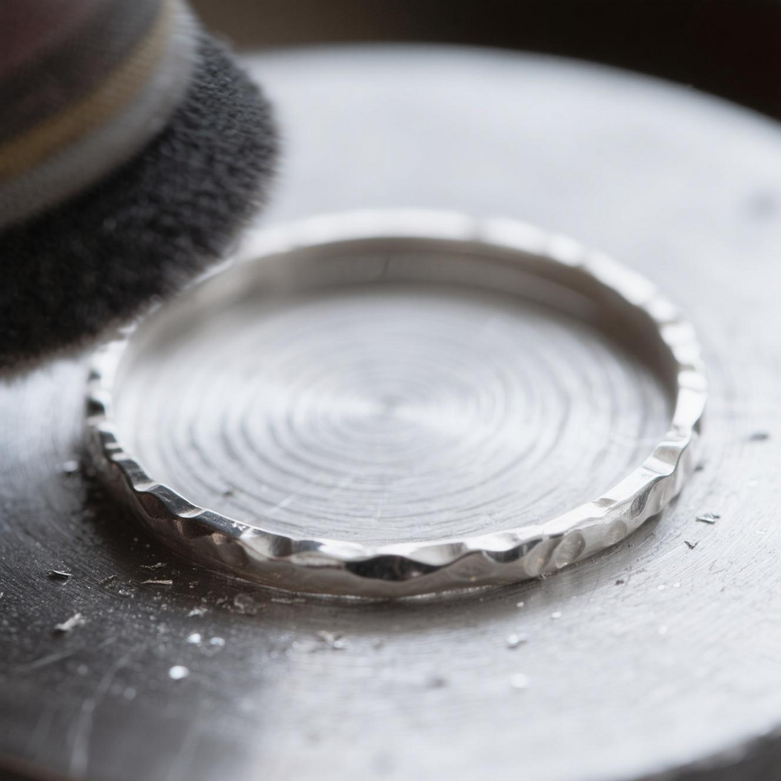 Warum echtes Silber besser für die Haut ist – Die Vorteile von 925er, 990er und 999er Silber