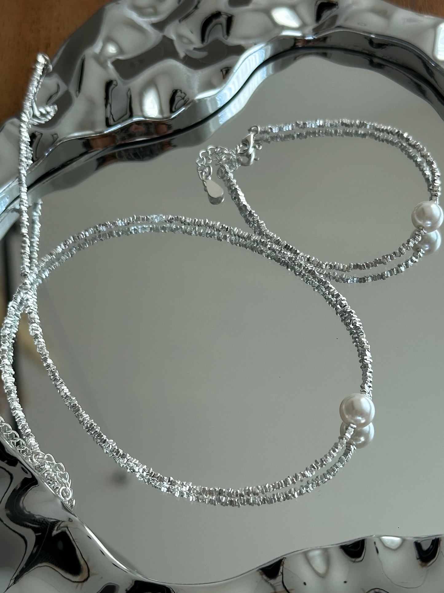 Minimalistisches Armband aus 925er Silber mit einer einzelnen Süßwasserperle – zart, schlicht und elegant