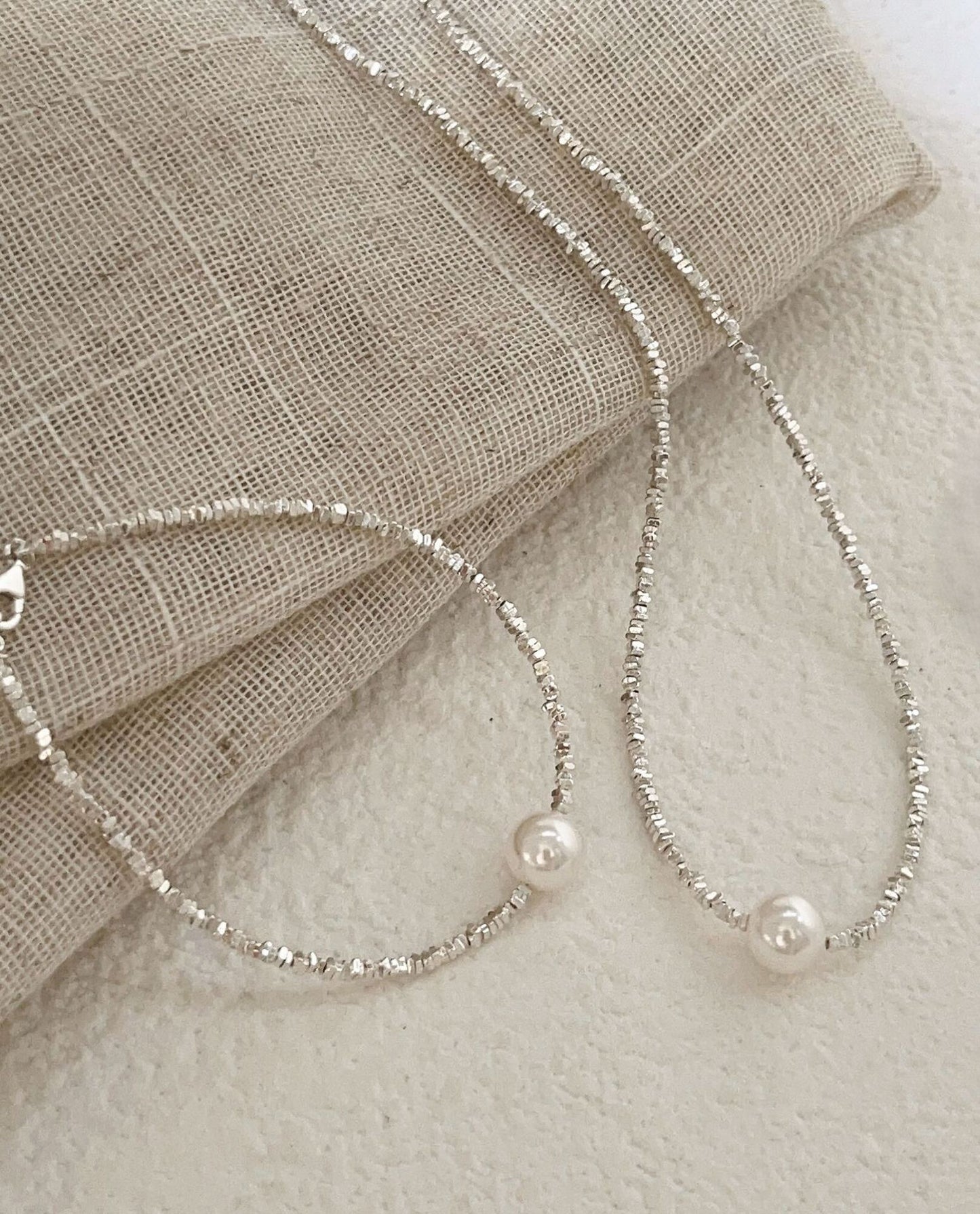 Feine 925er Silberkette mit Mini-Beads und einer eleganten Süßwasserperle – minimalistisches Design für den Alltag oder besondere Anlässe