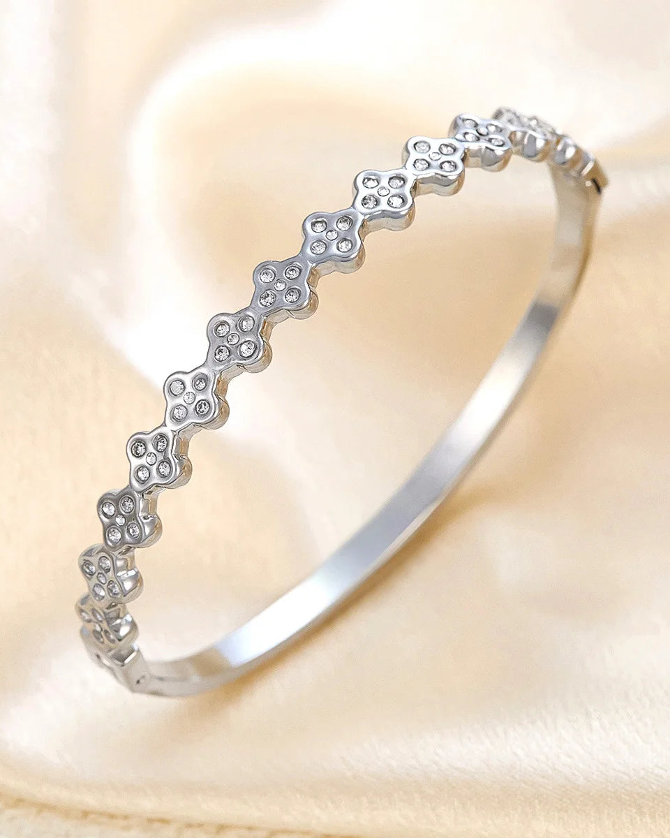 Glitzerndes Kleeblatt-Muster Armreif aus Titanstahl in Gold und Silber mit Zirkonia-Besatz
