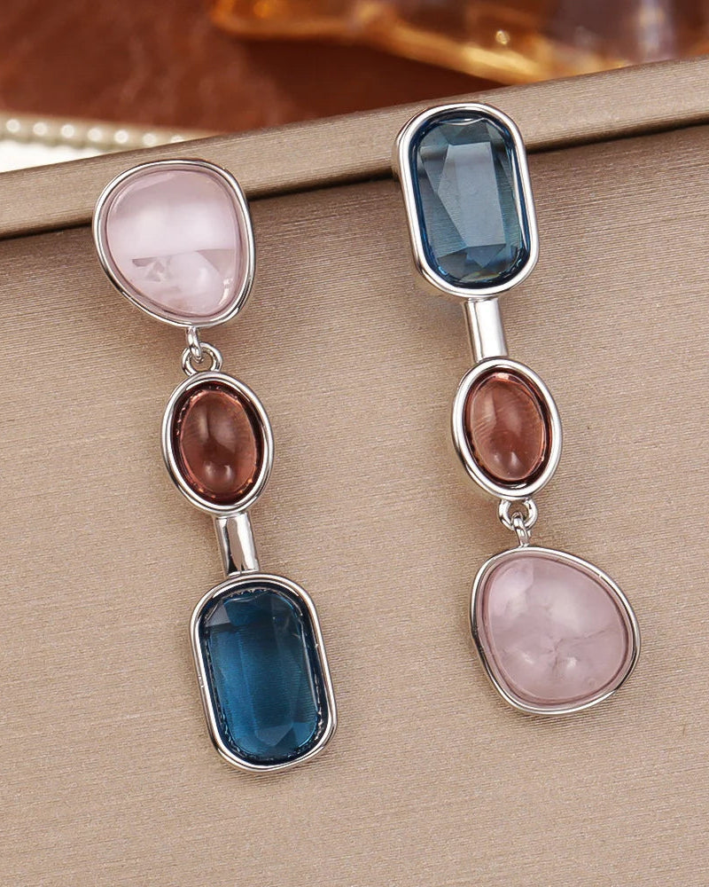 Moderne asymmetrische Lyra's Pastel Echo Ohrringe aus Titanstahl mit bunten Kristall- und Glassteinen