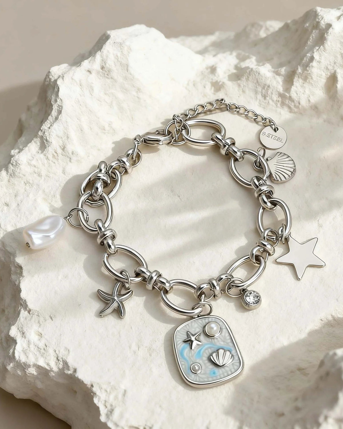 Silbernes Titanstahl-Armband "Marina" mit Meeres-Anhängern (Muschel, Seestern) und Emaille-Plättchen