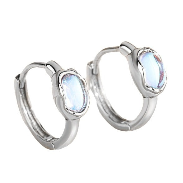 Elegante S925 Silber Ohrclips mit ovalem schimmernden Mondstein – stilvolle Alternative für nicht gestochene Ohren