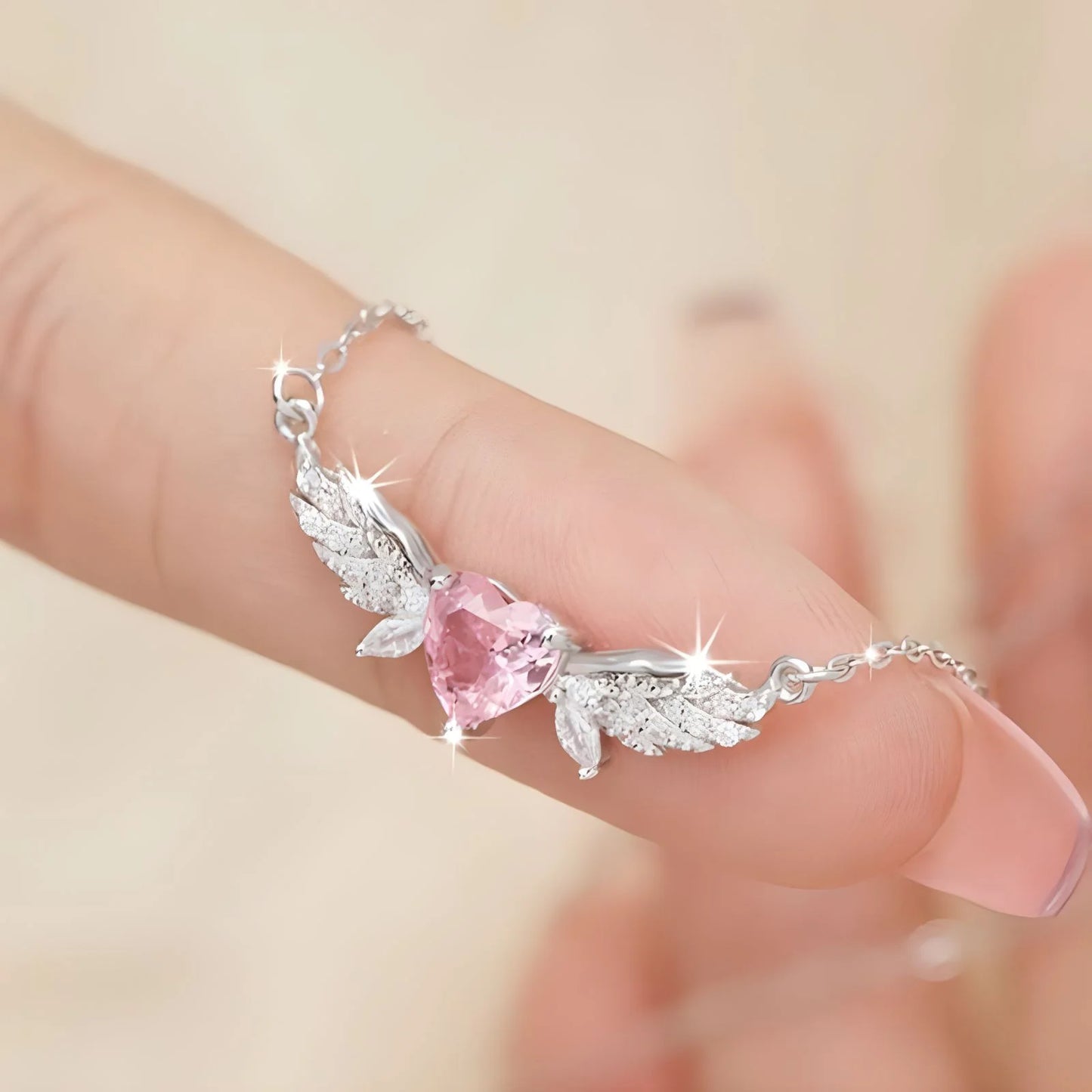 Filigrane 925 Sterling Silber Halskette "Seraphina" mit rosa Zirkonia-Herz und funkelnden Engelsflügeln