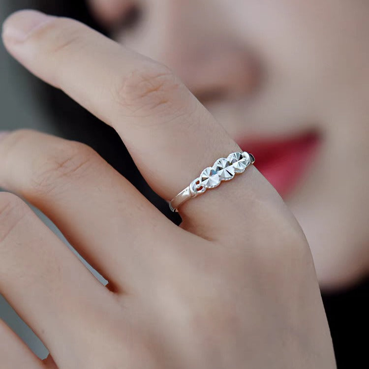 Verstellbarer Ring aus 990er Feinsilber mit diamantierter Gravur in Herzform – filigranes Funkeldesign für stilvolle Eleganz