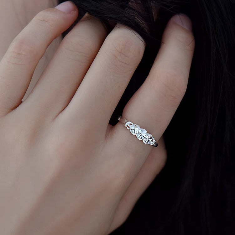 Verstellbarer Ring aus 990er Feinsilber mit diamantierter Gravur in Herzform – filigranes Funkeldesign für stilvolle Eleganz