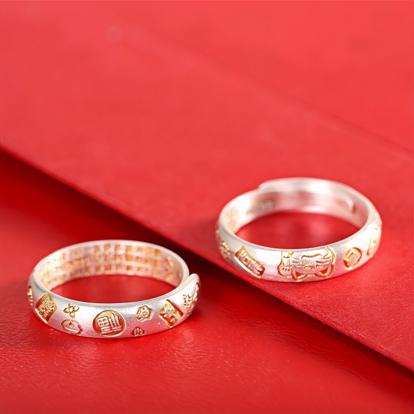 Handgefertigter Ring aus 999er Feinsilber mit kunstvoll vergoldeten Gravuren – Glücksmotive wie Winkekatze und chinesische Schriftzeichen, verstellbares Design für Damen und Herren