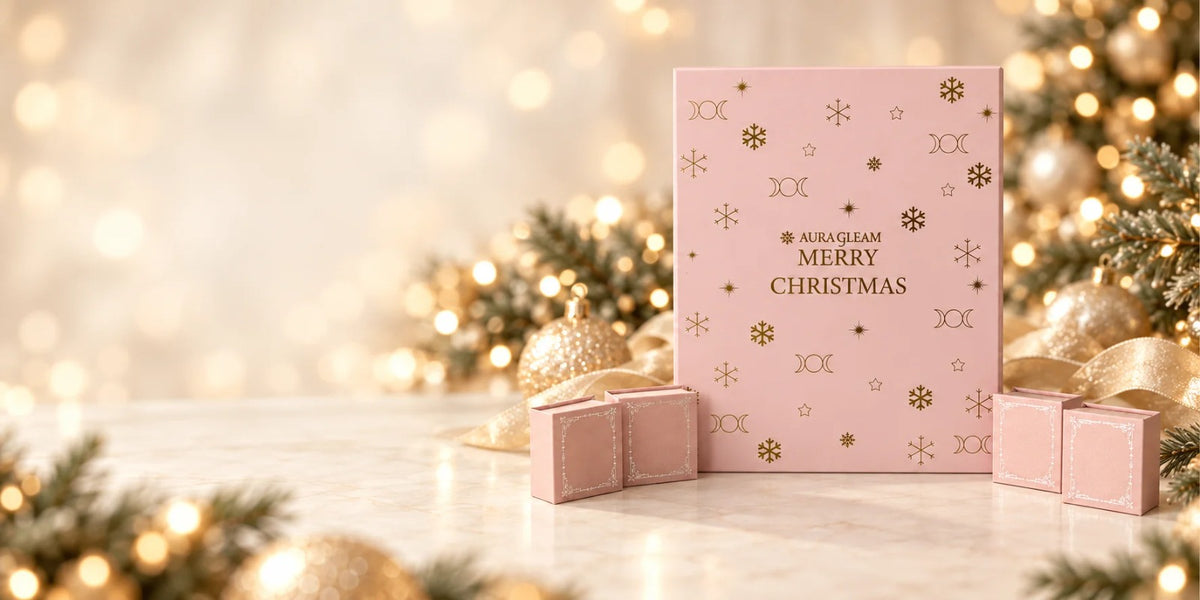 Rosafarbener AuraGleam Schmuck-Adventskalender in weihnachtlicher Dekoration