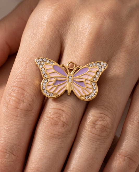 Zoe Schmetterling Anhänger mit Emaille und Zirkonia im Detail
