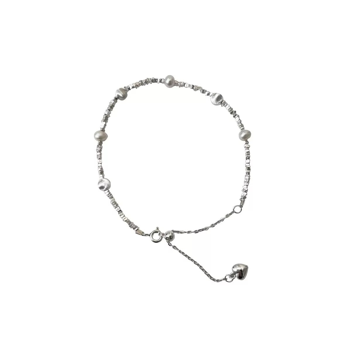 Feines Armband aus 925er Silber mit unregelmäßigen Silberperlen in Katzenaugen-Optik und zarten Süßwasserperlen – verspielt und modern