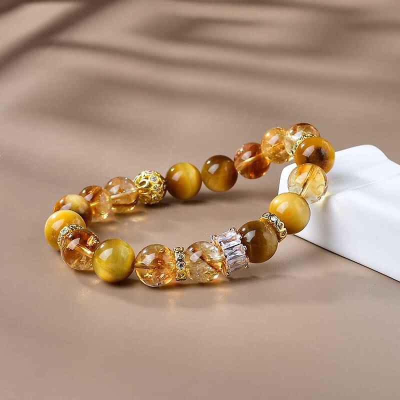 Strahlendes Armband mit 10mm Azer Yellow Quarz und goldenem Tigerauge – facettierte Edelsteinperlen mit funkelnden Zirkonia-Zwischenteilen in Goldfassung