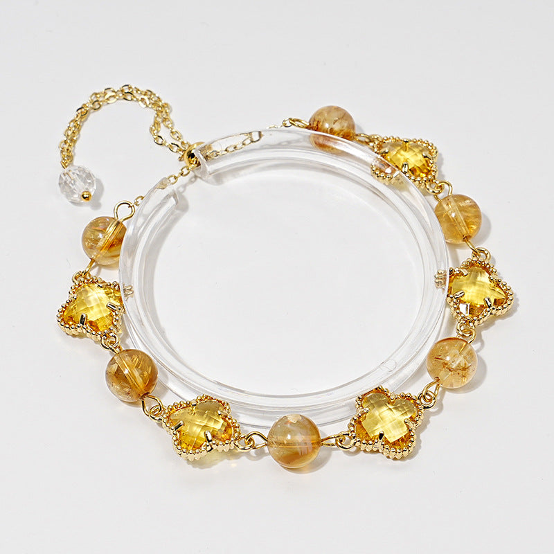 Elegantes Armband mit facettierten gelben Turmalinkristallen und 8 mm Zirkonia in Kleeblattform – sonniger Glanz in vergoldeter Fassung