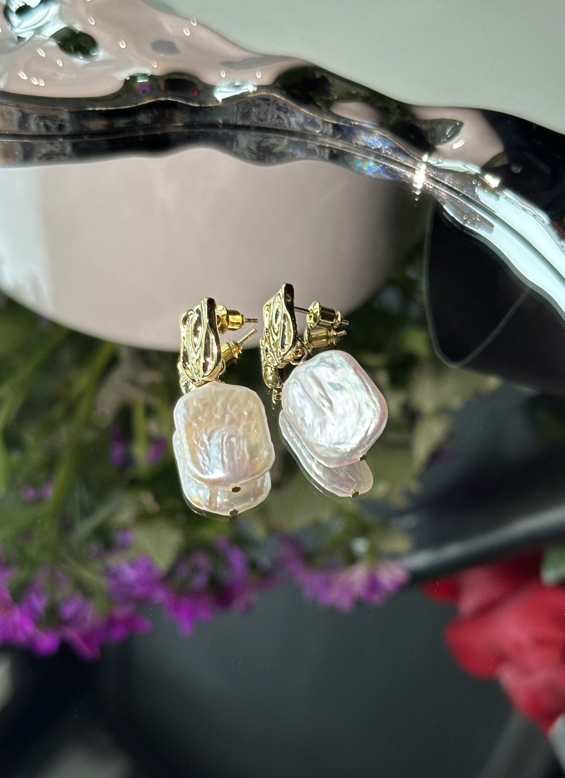 Aurora Perle – Vergoldete Ohrstecker mit Naturperle & 925 Silber Ohrringe - AuraGleam