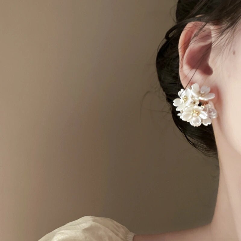 Fleur de Perle – Silberohrringe mit Perlenblüten im französischen Vintage - Stil - AuraGleam