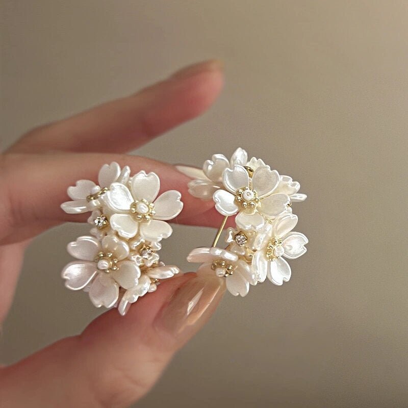 Fleur de Perle – Silberohrringe mit Perlenblüten im französischen Vintage - Stil - AuraGleam