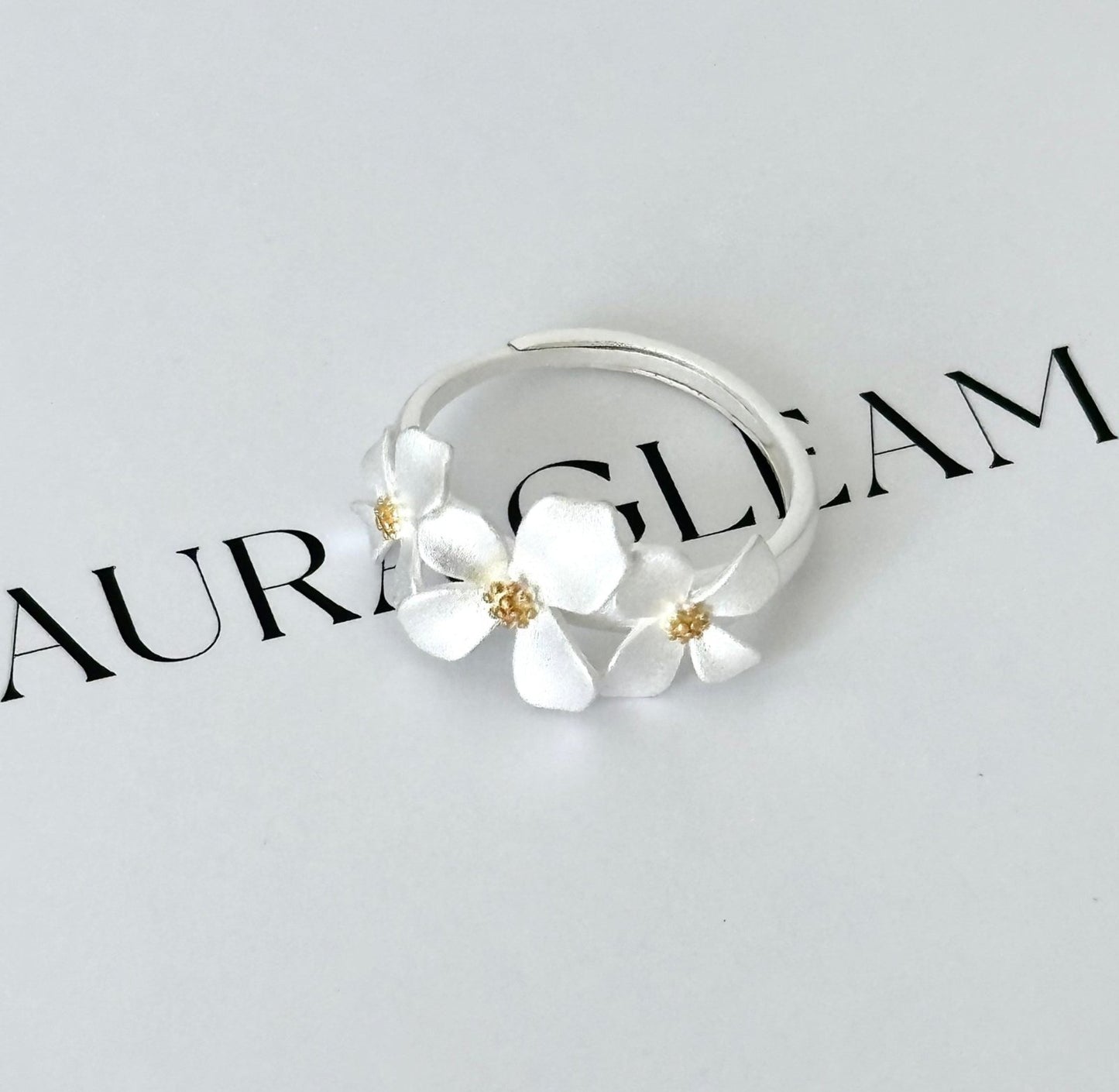 Gardenia Eleganz – S999 Feinsilber - Ring mit filigranen Gardenienblüten (verstellbar) - AuraGleam