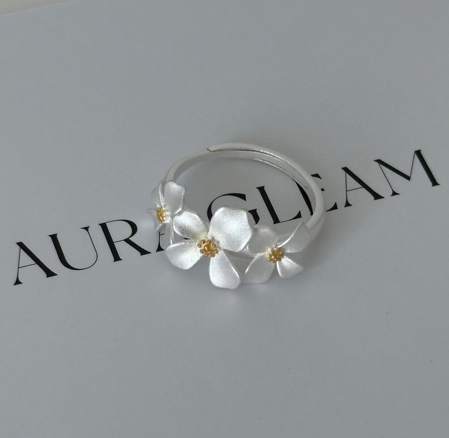 Gardenia Eleganz – S999 Feinsilber - Ring mit filigranen Gardenienblüten (verstellbar) - AuraGleam