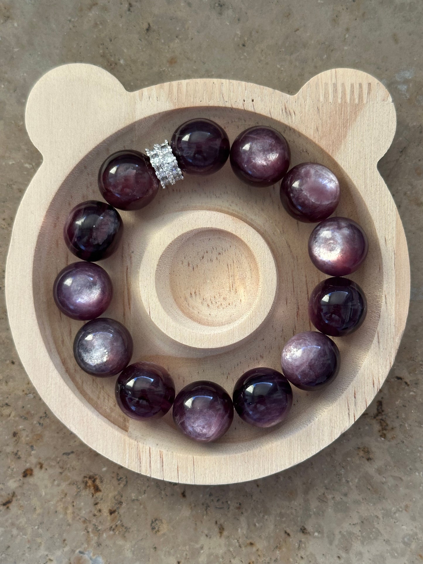 Kraftvolles Armband aus 14 mm+ Lepidolith-Perlen mit natürlichem Glanz und funkelndem Zirkonia-Zwischenelement – beruhigende Energie & eleganter Look