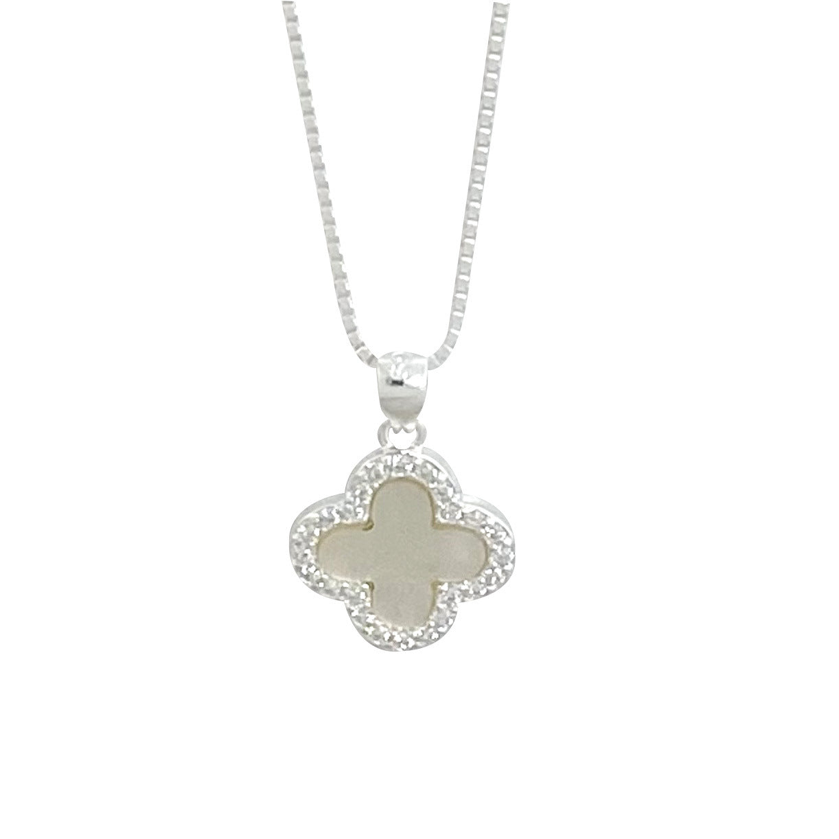 S925 Silber Halskette mit Kleeblatt-Anhänger aus schimmerndem Perlmutt, umrahmt von funkelnden Zirkonia – eleganter Glücksbringer für jeden Anlass
