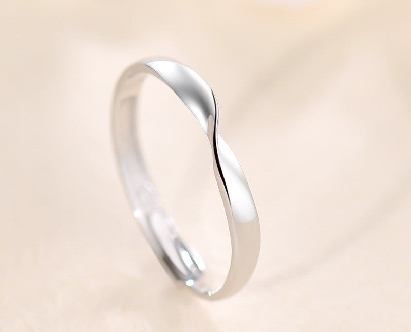 Eleganter Partnerring aus S999 Feinsilber mit sanfter Drehung – verstellbares Design als Symbol für Liebe, Balance und Harmonie