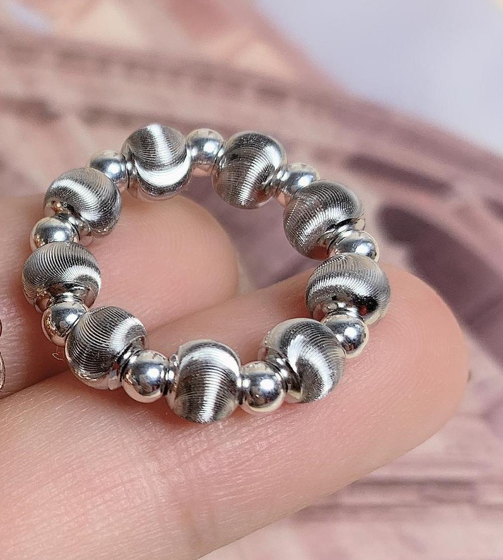 Elastischer S925 Silberring mit strukturierten matten Silberperlen im Cat-Eye-Design, handgefertigter minimalistischer Schmuck