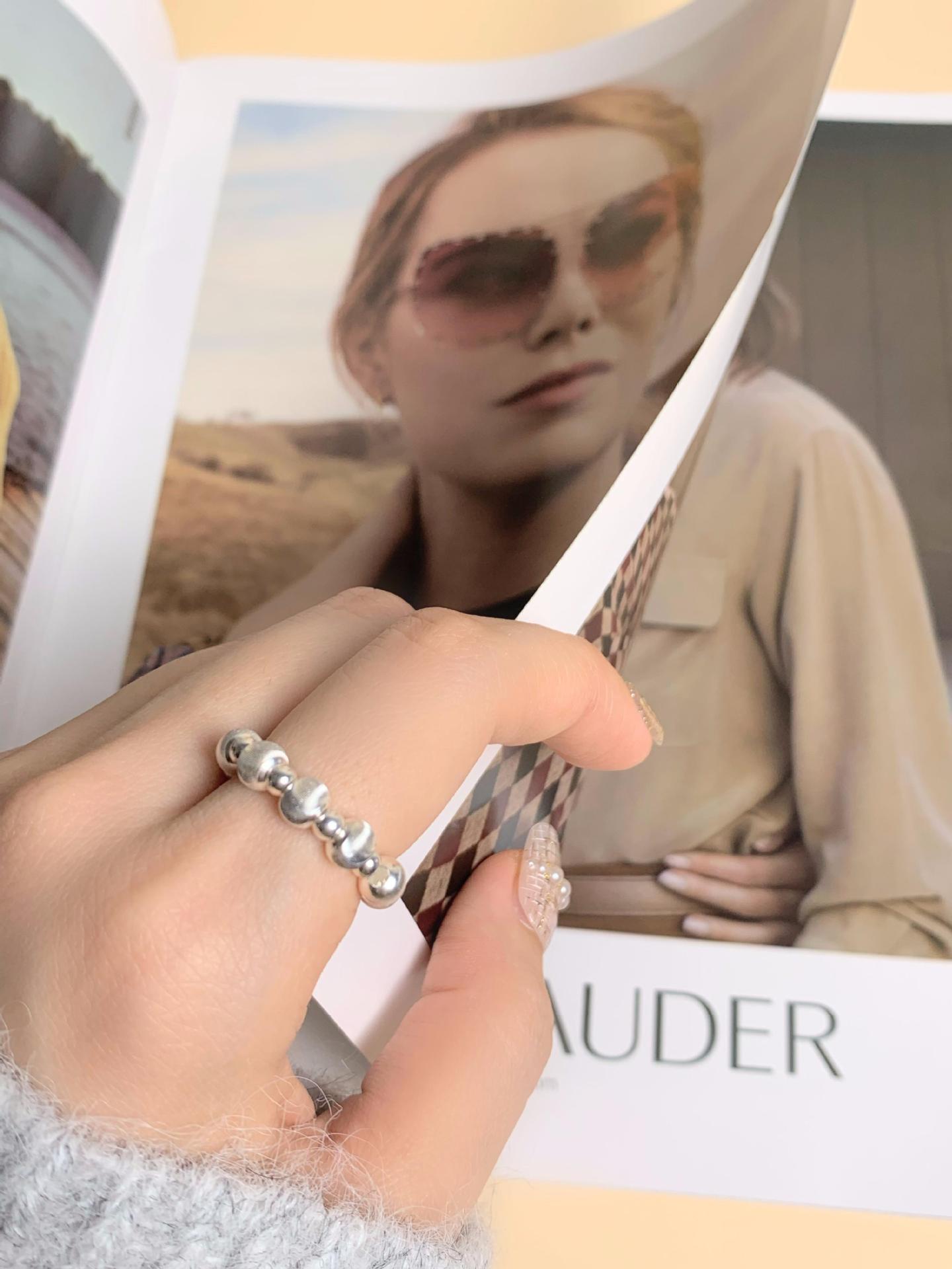 Elastischer S925 Silberring mit strukturierten matten Silberperlen im Cat-Eye-Design, handgefertigter minimalistischer Schmuck