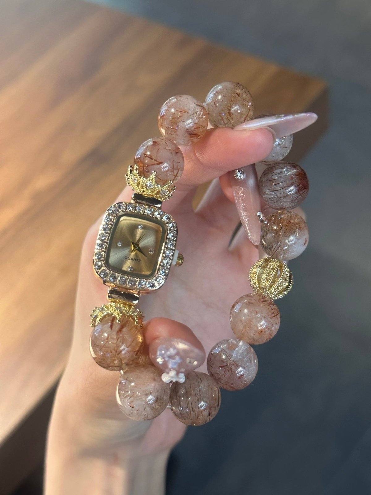 Zeitkristall – Armbanduhr mit Super Seven Kristallperlen und Strassbesatz (13–14 mm) - AuraGleam
