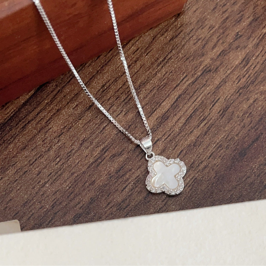 5 bedeutungsvolle Schmuckstücke für deine Mama – von Herzen geschenkt