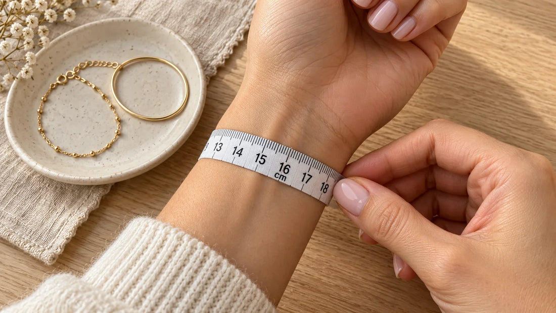 Handgelenk mit Maßband messen und passende Armbandgröße bestimmen