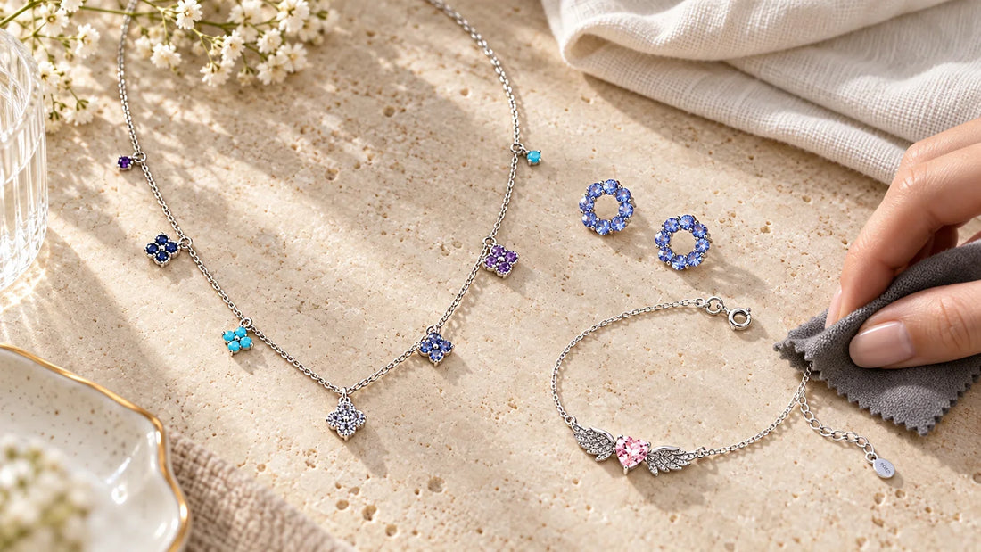 Silberschmuck von AuraGleam mit Silberputztuch reinigen – Halskette, Armband und Ohrstecker