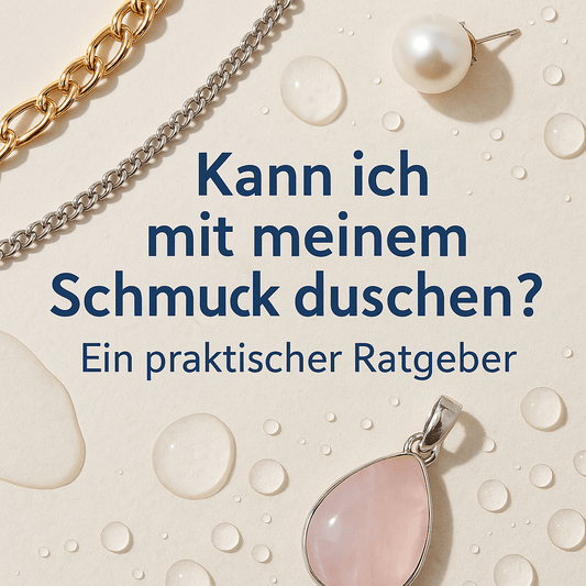 Goldener und silberner Schmuck mit Wassertropfen zum Thema Duschen