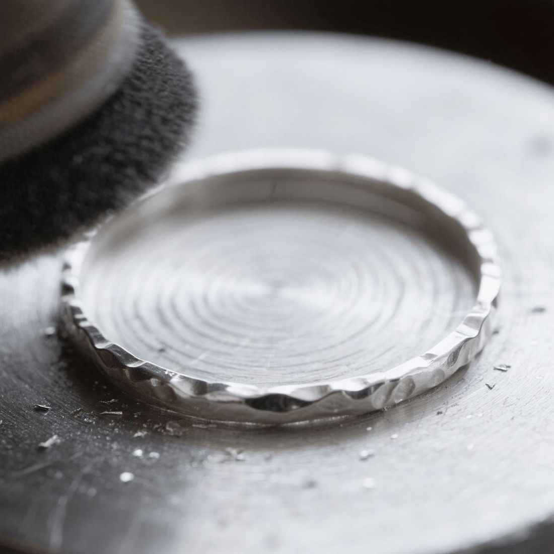 Bearbeitung eines Silberrings aus 925er, 990er oder 999er Silber