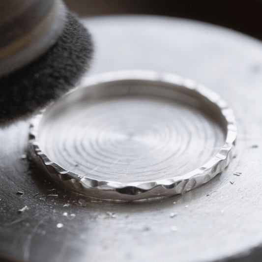 Bearbeitung eines Silberrings aus 925er, 990er oder 999er Silber