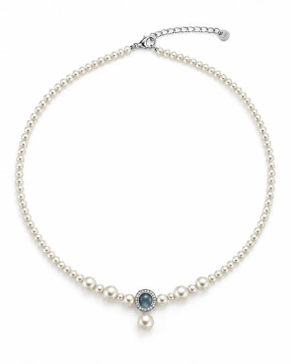 Aqua Grace Perlenkette mit rundem blauem Mittelstein