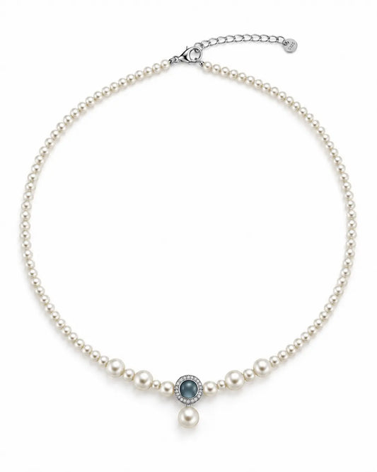 Aqua Grace Perlenkette mit rundem blauem Mittelstein