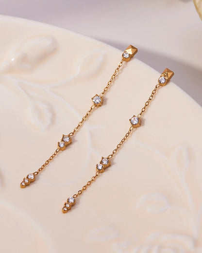 Filigrane Aria's Starlight Drop Ohrringe aus 18K vergoldetem Titanstahl mit hängenden Zirkonia-Steinen 