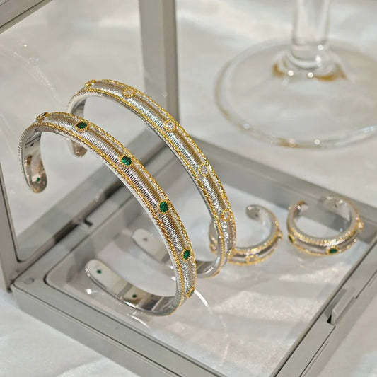 Vergoldeter Damenarmreif mit gebürsteter Oberfläche und Zirkonia