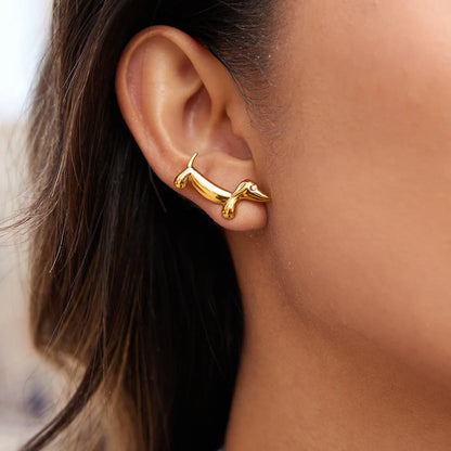 Goldene Ohrstecker "Bruno" in Form eines Dackels mit Zirkonia-Auge