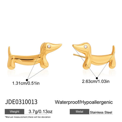 Goldene Ohrstecker "Bruno" in Form eines Dackels mit Zirkonia-Auge
