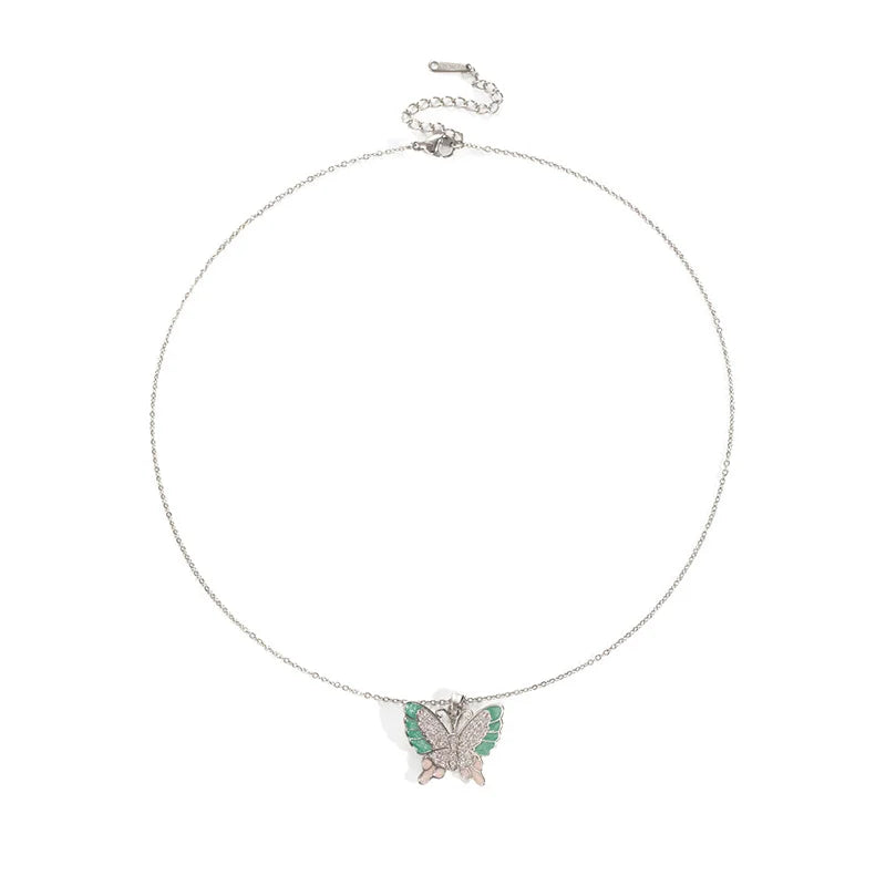 Silberne Titanstahl-Halskette "Chloe" mit Schmetterlings-Anhänger, grüner und rosa Emaille sowie Zirkonia-Steinen