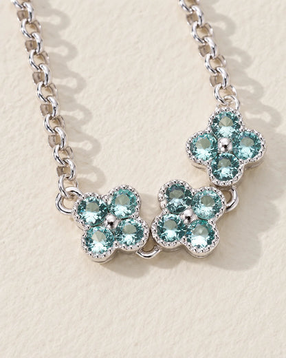 Blaue Zirkonia Kleeblätter am Chloe Kettenring aus 925 Silber