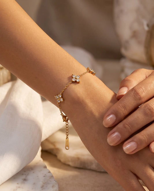 Wasserfestes goldenes Kleeblatt Armband mit Zirkonia