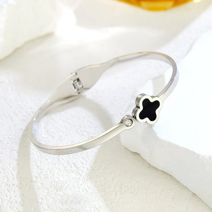 Edelstahl Armreif "Cleo" mit schwarzem Kleeblatt Motiv