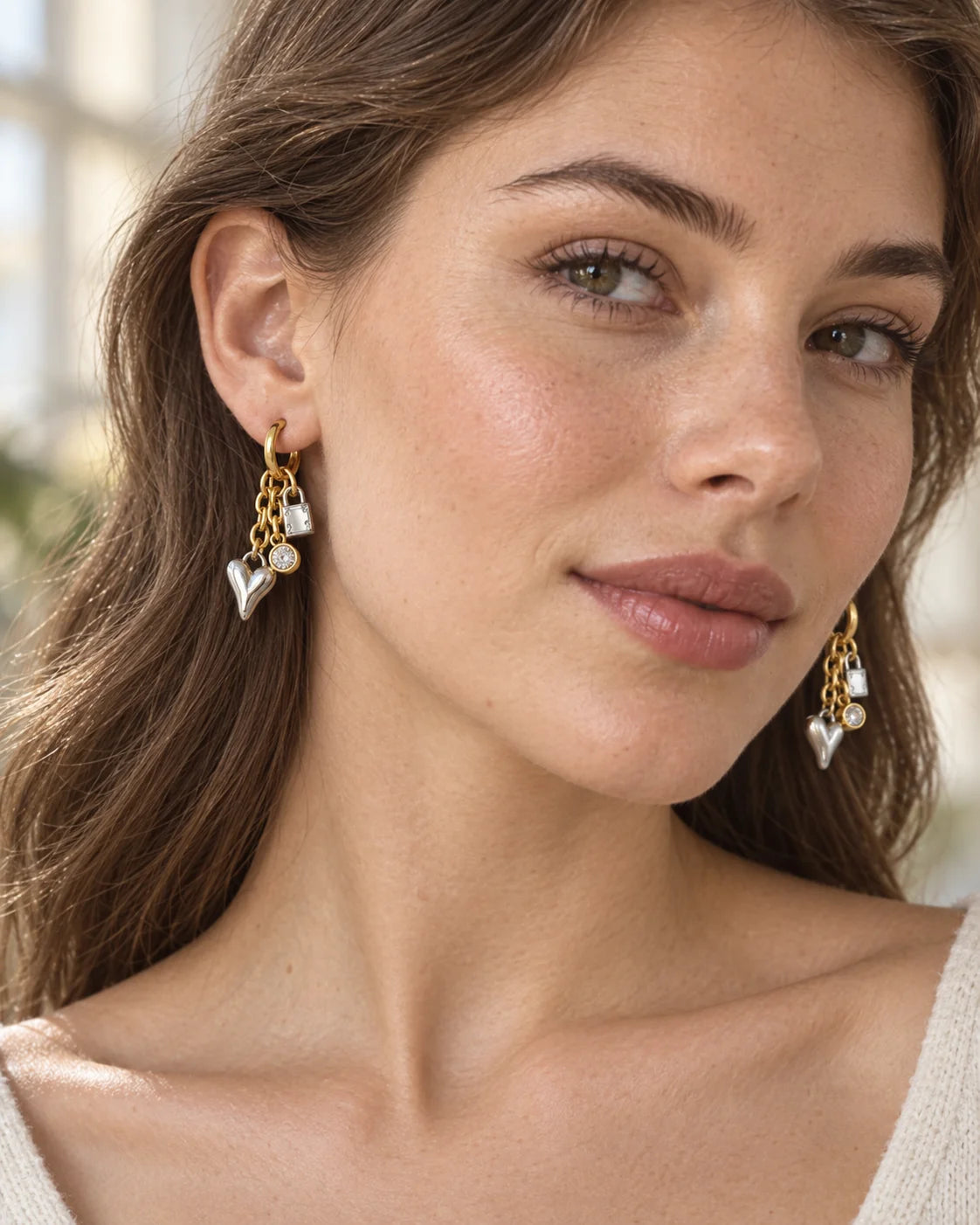 Cleo Charm Ohrringe in Gold und Silber mit Herz Schloss und Zirkonia