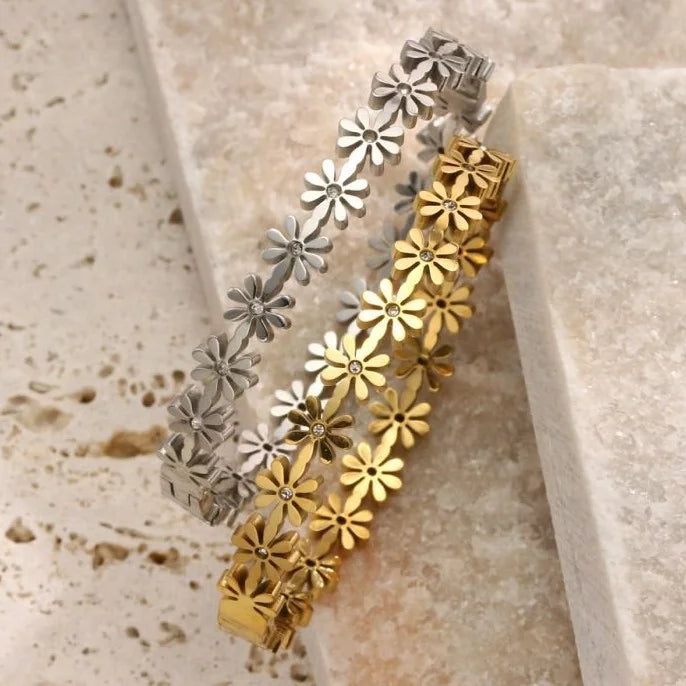 Massiver Titanstahl-Armreif "Daisy" im Blumen-Design mit Zirkonia-Steinen, 18g schwer, erhältlich in Gold und Silber