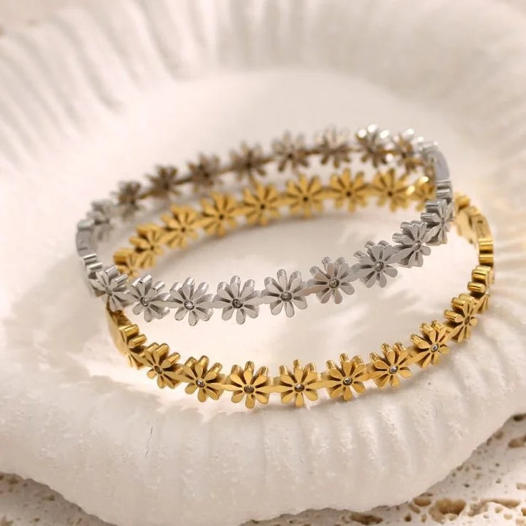 Massiver Titanstahl-Armreif "Daisy" im Blumen-Design mit Zirkonia-Steinen, 18g schwer, erhältlich in Gold und Silber