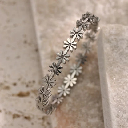 Massiver Titanstahl-Armreif "Daisy" im Blumen-Design mit Zirkonia-Steinen, 18g schwer, erhältlich in Gold und Silber