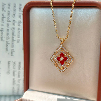 Goldene drehbare Halskette mit vierblättrigem Kleeblatt, rote Emaille und Zirkonia