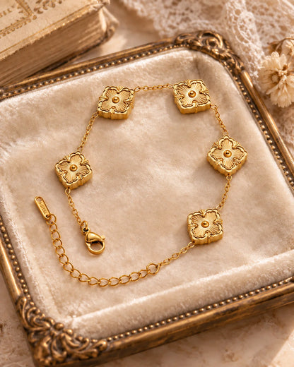 Goldenes Kleeblatt Armband mit fünf geprägten Motiven